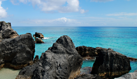 Rocky shores and beautiful blue water in Bermuda